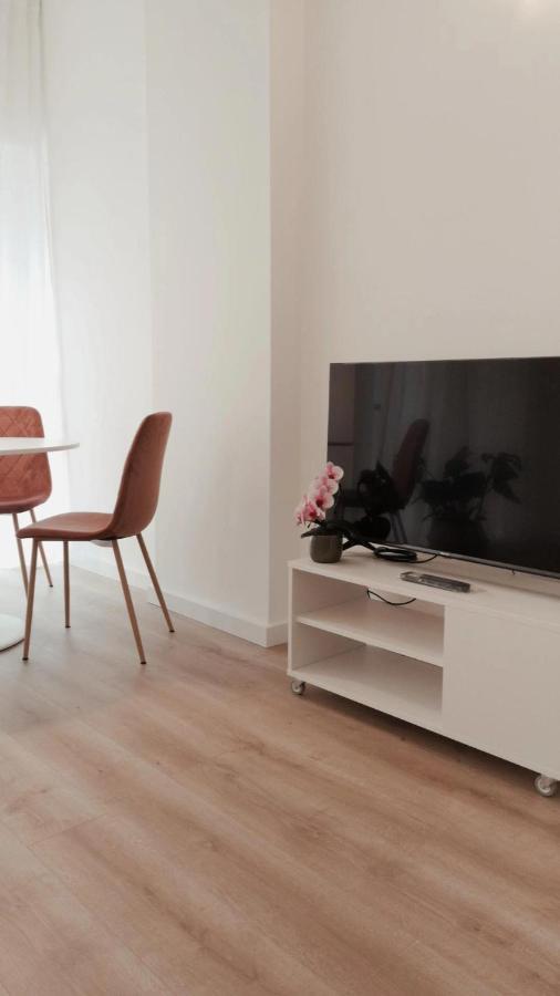 So Fine Petruzzelli Flat Apartment Бари Екстериор снимка